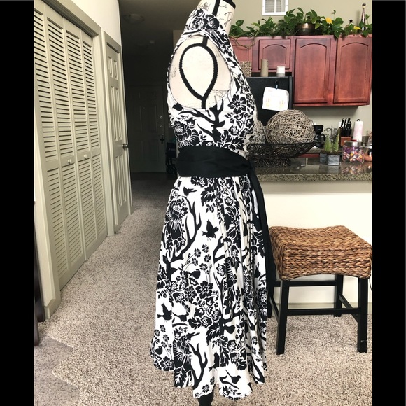 🌈 Retro Style Dress 🌈 - Picture 2 of 9